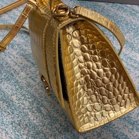 Lustrous Balenciaga Gold Flap Bag - Picture 5 of 7
